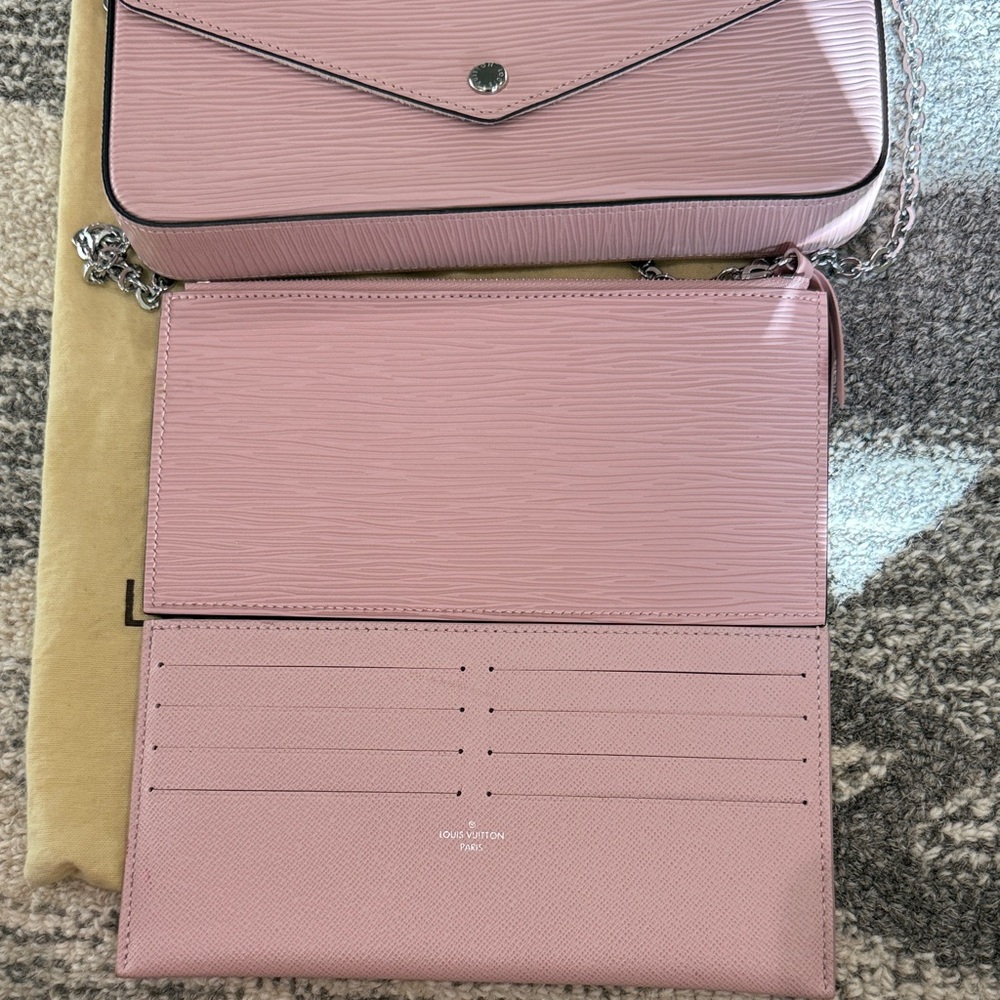 Louis Vuitton Light Pink Envelope cross body bag with inserts - Picture 6 of 10